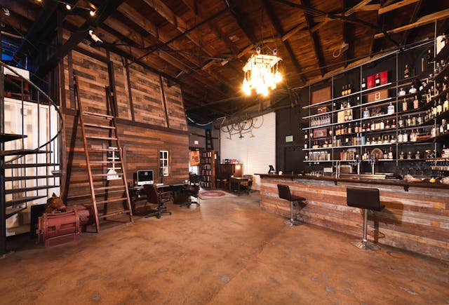 Large Production Studio with Coffee and Bar in Historic Arts District 4