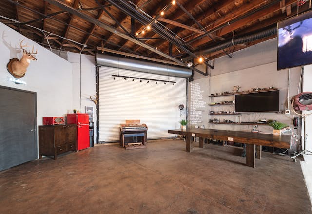 Large Production Studio with Coffee and Bar in Historic Arts District 5